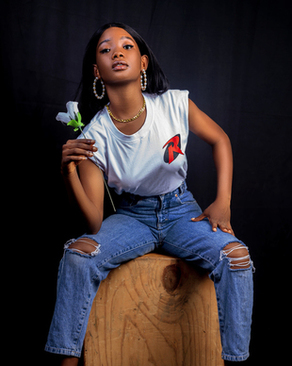 圆脸适合穿什么样的婚纱 圆脸适合穿哪几种款式的婚纱拍婚纱照好看?