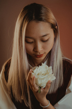 新娘手捧鲜花多少钱 一般的玫瑰花大约多少钱一枝？