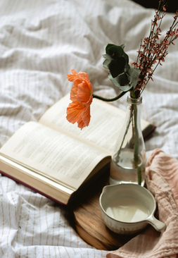 结婚穿紫色衬衫可以吗 结婚时穿什么颜色的衬衫比较合适？