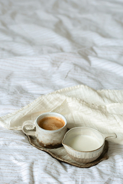 本应迎亲的变成了送亲的傻瓜 本该迎亲的人却变成送亲的傻瓜是什么歌