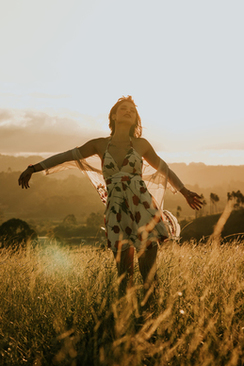 定亲需要给女方买什么东西 订婚男女双方需要准备什么东西