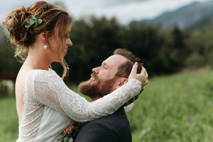 结婚戒指是男女双方互买吗 结婚戒指要男女双方各买一个还是?