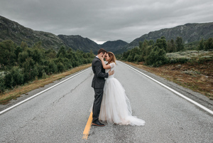 婚礼西装穿什么颜色的好 结婚穿什么颜色西装合适？