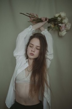 亲戚结婚我能穿红衣服吗 亲戚结婚，我能穿红色衣服吗？