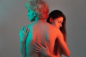 女儿出嫁当天床上需要放啥 结婚当天喜床上应放什么东西？