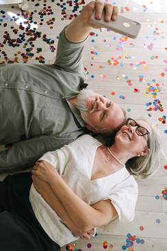 浅蓝色西服搭配什么颜色鞋子 浅蓝色休闲西服搭配什么鞋子好阿？