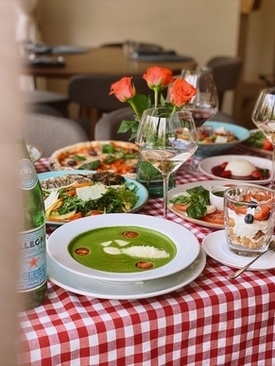 参加小姑子的婚礼穿什么衣服 小姑子婚礼嫂子应该穿什么衣服