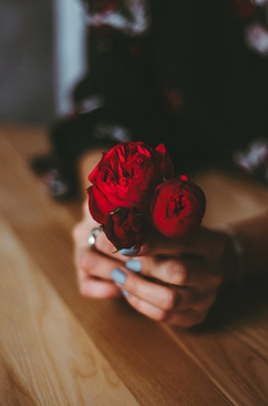 红色婚纱配什么颜色西服