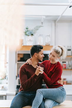 接亲头天女方在家穿什么衣服 去接亲的时候穿什么衣服比较好?