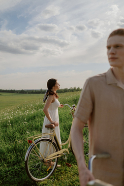 学生去婚纱店试婚纱要钱吗 试婚纱要钱吗 去婚纱店试一下婚纱要钱吗