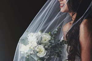 结婚证拍照衣服颜色有要求么 结婚证照片穿什么衣服有要求吗