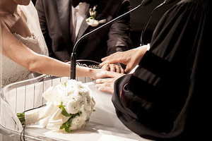 租敬酒服多少钱 你们结婚的时候婚纱和敬酒服租租要多少钱?