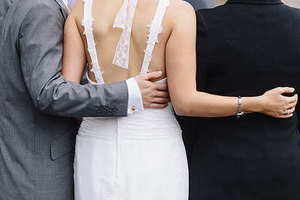 结婚时候唱的歌最火的 适合在结婚时候唱得流行歌曲