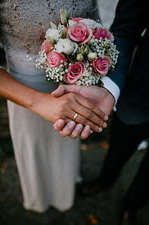 新郎婚礼上唱什么歌比较好 在婚礼上新郎独唱歌曲有什么推荐