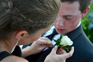 结婚烟酒是男方包的么 结婚女方家烟酒和礼包是男方家买吗