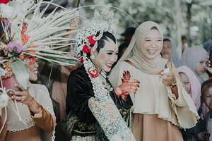 结婚当天新娘手里拿什么东西 结婚当天新娘手上要拿什么东西