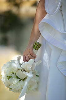 伴娘穿墨绿色礼服可以吗 马上要当伴娘我选了条墨绿色的裙子可以吗