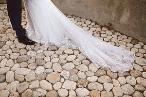 没钱办婚礼怎么办 要结婚了,可是没钱办婚礼，怎搞呢？