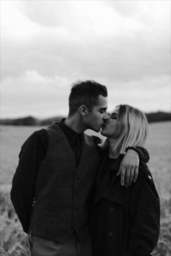 参加婚礼一个都不认识