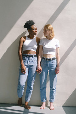 结婚时摄影摄像怎么安排 结婚当天早晨，摄影摄像跟妆需要安排车接吗