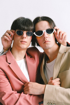 租婚纱配鞋子吗