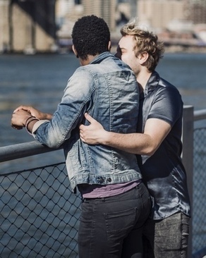 领结婚证要穿衬衫吗 去民政局登记，需要带什么，穿什么衣服