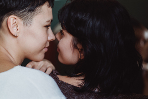 婚车上的花淋点雨没事吧 婚车花圈下雨天吸盘可以吸吗