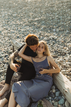 订婚给女方父母衣服钱 订婚男方送女方的衣服钱给父母吗_问一问