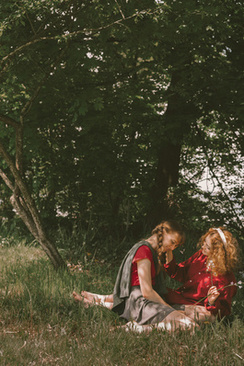 粉红色嫁衣什么意思 嫁衣里面的红嫁衣是什么意思