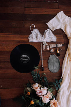 婚车白色打头黑色收尾