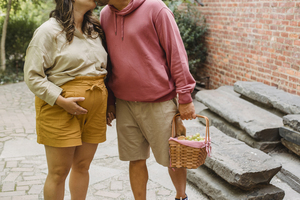 订婚女方父母祝福语 女儿订婚父母简短祝福语