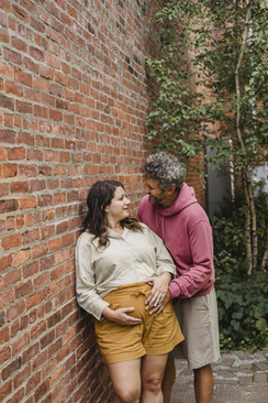 红色大衣配什么颜色打底衫好看 大红外套配什么颜色打底衫好看