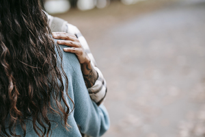 穿晚礼服短发怎么扎 短发配礼服怎么扎好看