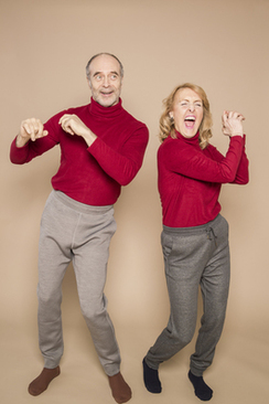 订婚男方给多少钱合适 订婚礼金一般给多少