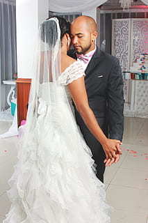 用百元贴个喜字大概多少张 一百元贴一个喜字要多少张？