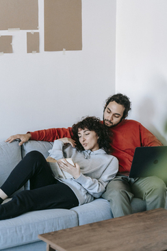 男女胸花怎么戴 新郎胸花怎样正确佩戴