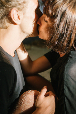 新郎给新娘鞠躬感谢台词 新郎给新娘鞠躬台词大全