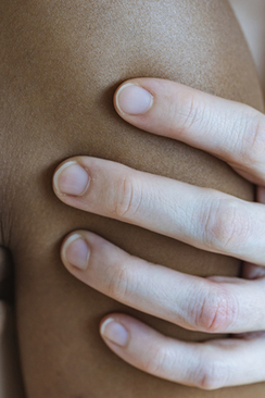 肩膀宽适合什么样的婚纱 肩宽的人适合穿什么婚纱