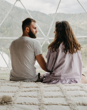 在教堂办婚礼那晚上呢 举办教堂婚礼时间怎么安排？