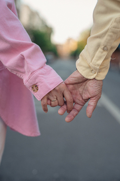 给朋友的结婚礼物婚礼哪个环节送 朋友结婚礼物什么时间送好