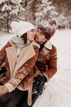 女主持人冬天服装穿什么合适 晚会主持人穿什么衣服？