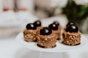 深紫色与桔色混搭好看吗