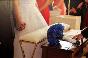 结婚穿秀禾服还是婚纱 结婚穿婚纱还是穿秀禾服