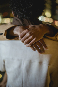 浅蓝色配什么颜色好看 浅蓝色配什么颜色最好看图片