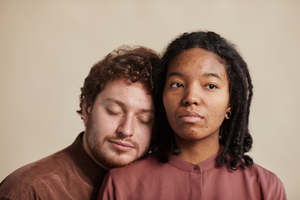 女方结婚给父母买什么衣服 结婚女方要给男方父母买衣服么?