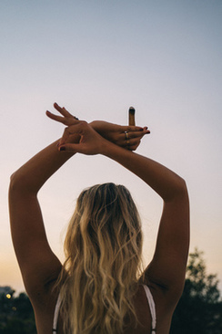 领证戴什么戒指 结婚登记需要准备些什么?需要买戒指吗?