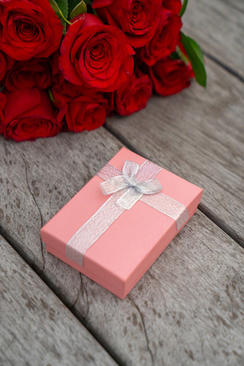 请柬宾客名字怎么写 请帖上宾客名字怎么写