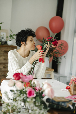 婚礼女司仪服装要求 婚礼司仪要注意什么？服装怎么穿？