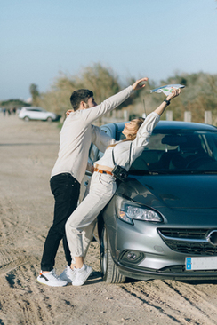 过年买羽绒服还是呢子 冬天是买羽绒服好还是买尼大衣好