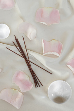 女方婚礼请柬邀请词朋友圈 嫁女请帖发送到朋友圈怎样写